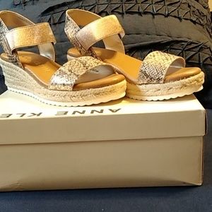 Anne Klein**NIB** Snake Embossed Sandals